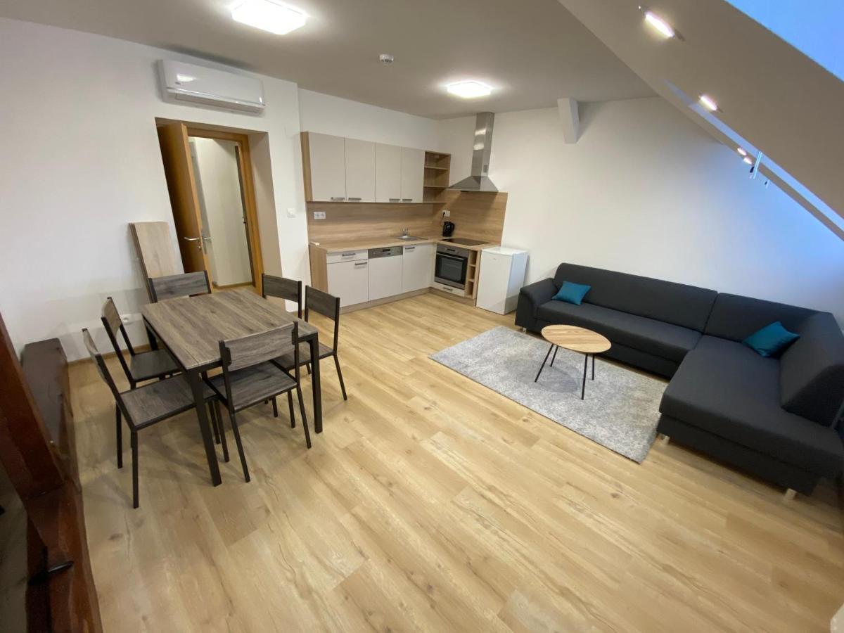 No. 34 Apartment ฮราเดตสคราโลเว ภายนอก รูปภาพ