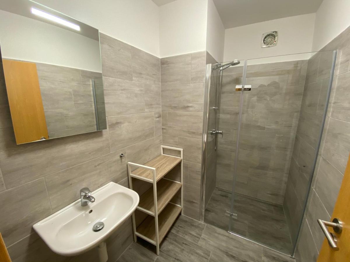 No. 34 Apartment ฮราเดตสคราโลเว ภายนอก รูปภาพ